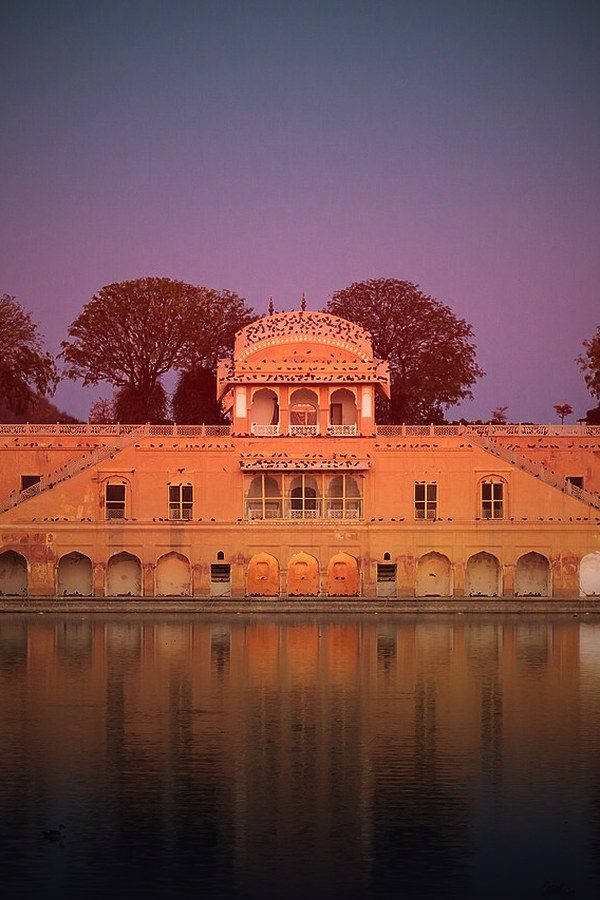 Illuminated Indian palace reflected in a lake at dusk — Bollywood Nights Hindi cinema on KemoTV