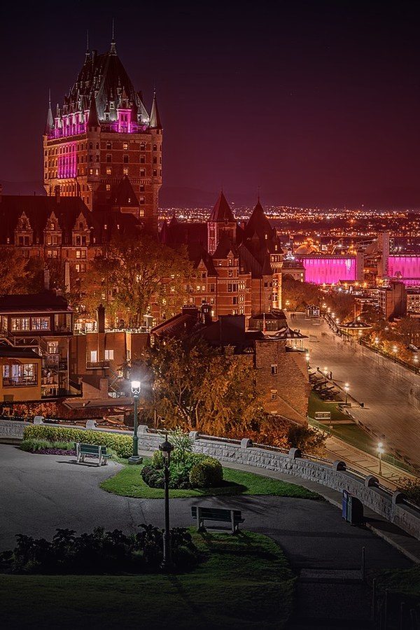 Château Frontenac lit up above Québec City at night — Cinéma Québec French-language films on KemoTV